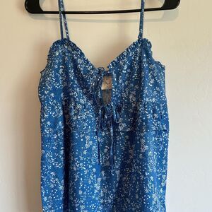NWOT Small Fantastic fawn Blue floral tie front tank top